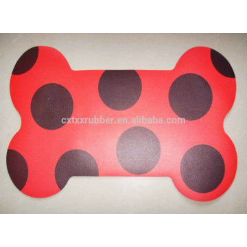 Tapete de animal de estimação pvc de forma óssea, esteira para pet de apoio de neoprene